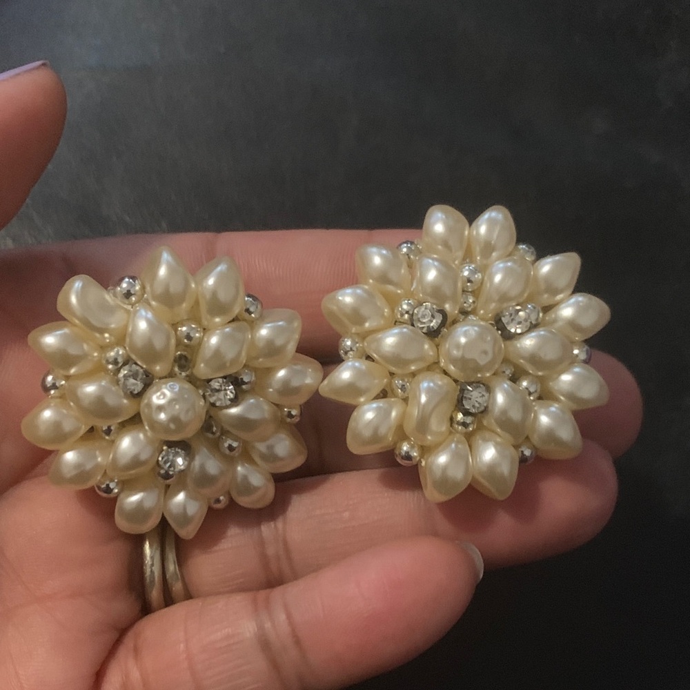 Elegant Pearl Cluster Clip on Earrings